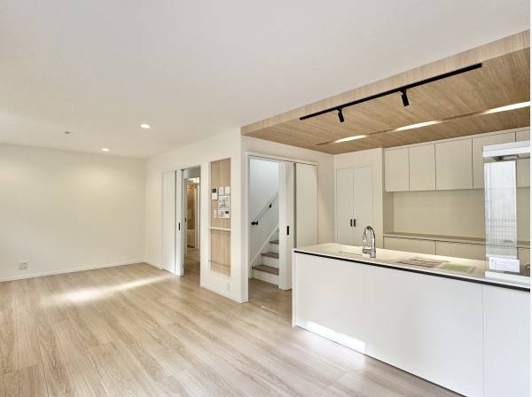 約20帖のリビングは床暖房も完備