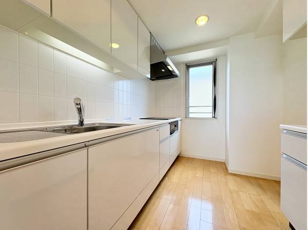 明るいキッチンスペース