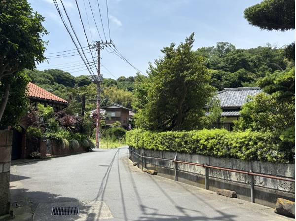 日本の原風景を覚える山間の住宅地