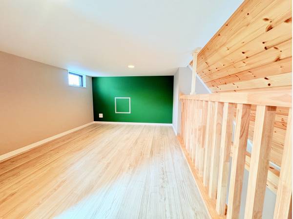 木のぬくもりに包まれた多目的に使える快適なロフトスペース