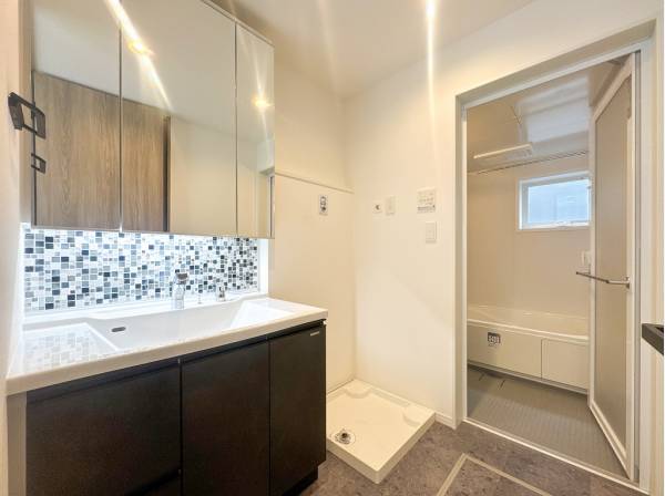 可愛らしいタイルのアクセントにこだわりを感じます