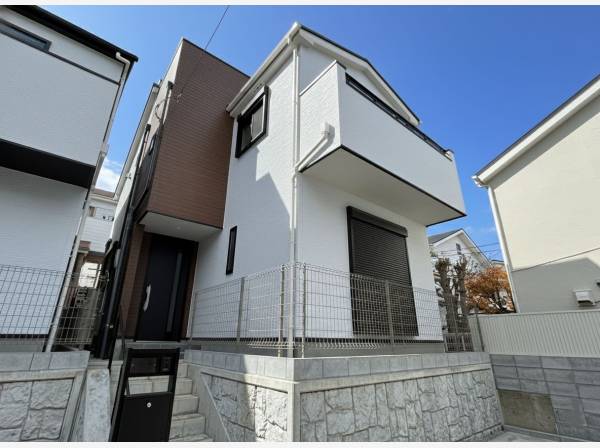 小高く、そして南に向いた家は燦々と陽を浴びます