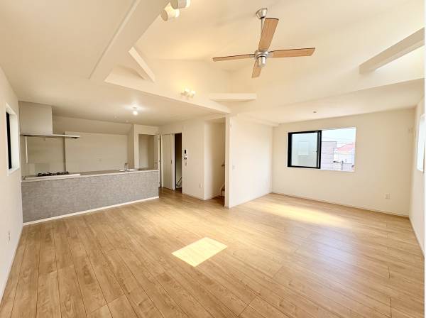 LDK16.7+4.3帖。折上天井がお洒落な空間