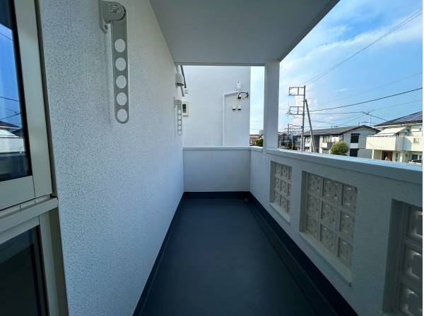 こちらのバルコニーで洗濯物を干したりすることが可能です！