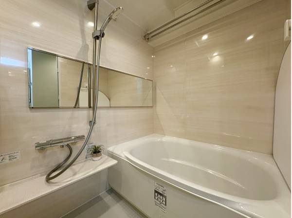 バスルームなどの水回りも新調済みなのが嬉しいポイント！