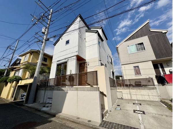 白を基調とした外観