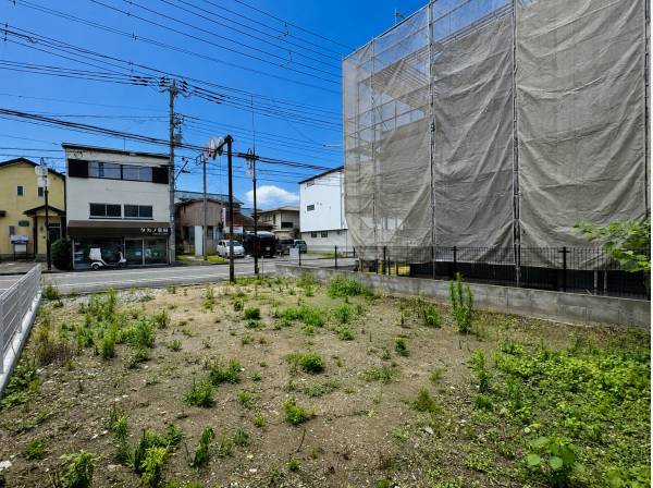 建築条件はありません。住宅も商業も自由設計可能です。
