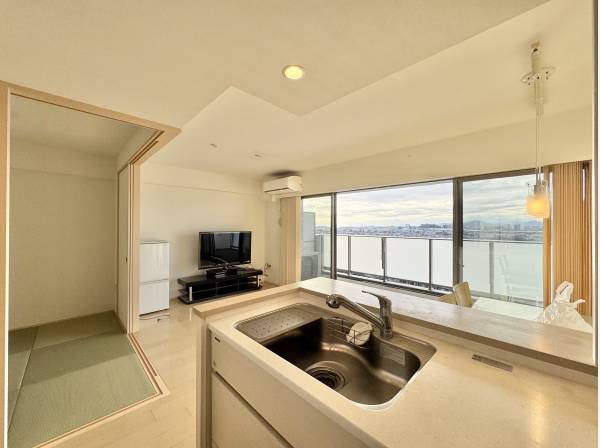 料理中も視界が抜ける 眺望と暮らすキッチン