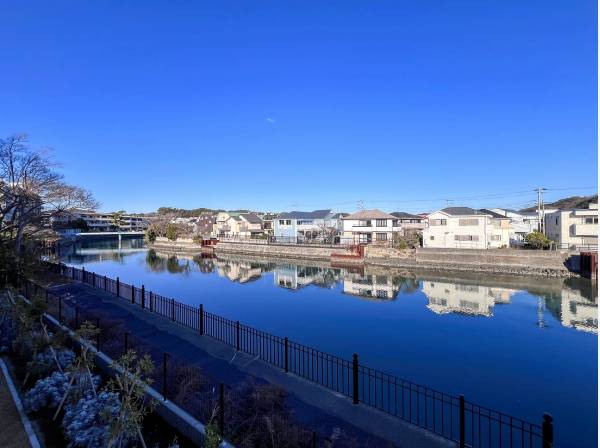 緩やかな川の流れと爽やかな潮風に癒されることでしょう
