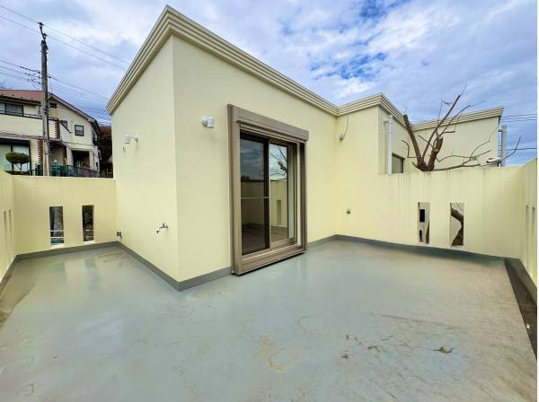 広いバルコニーはガーデニングや家庭菜園を楽しむ空間としても利用できます