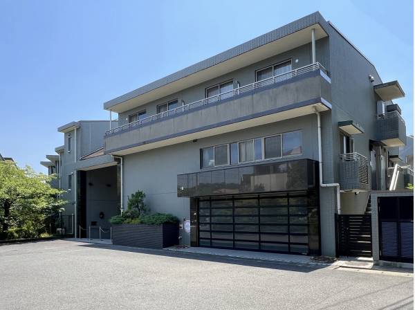 優雅に暮らせる広々としたお部屋です