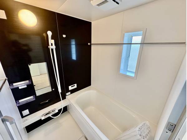 お風呂には浴室乾燥機が付いております！