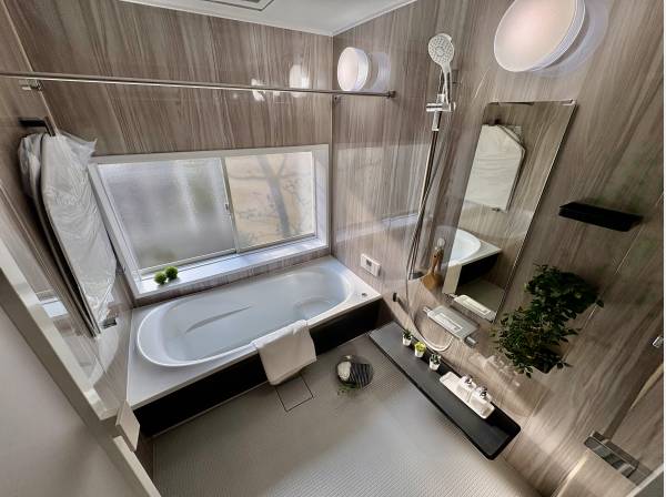 お風呂も広くて浴室乾燥機が付いております。