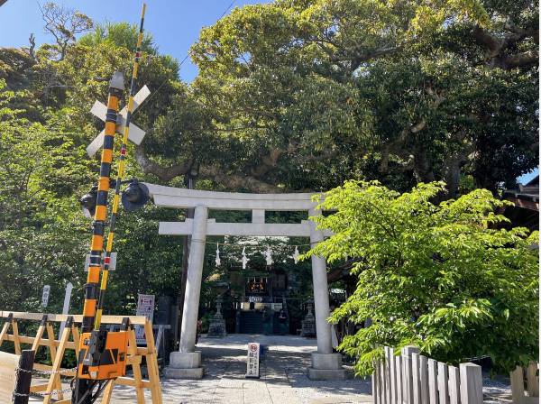 ドラマのロケ地として賑わう「御霊神社」まで徒歩２分(約150ｍ)