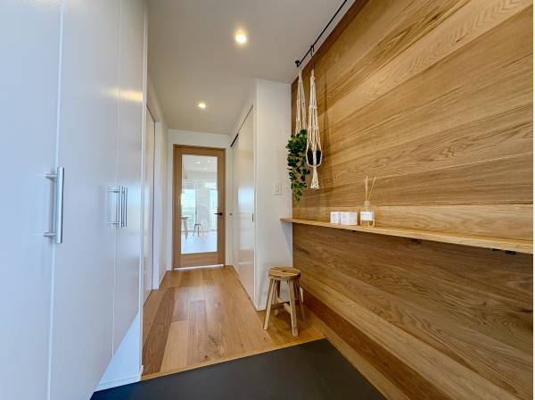 玄関ホールもゆとりのある空間