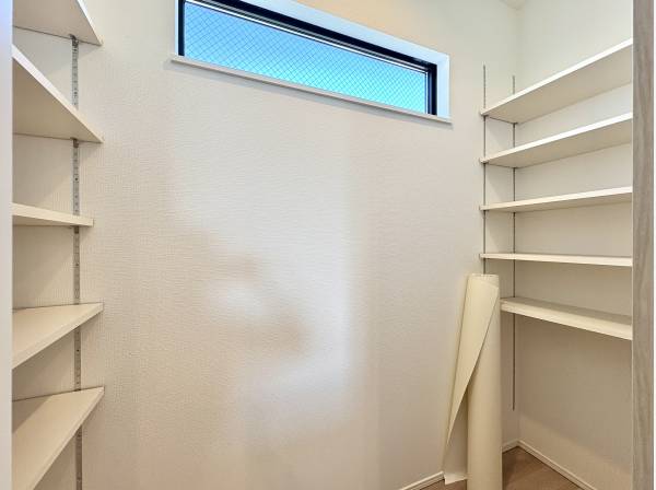 パントリーも収納たっぷり