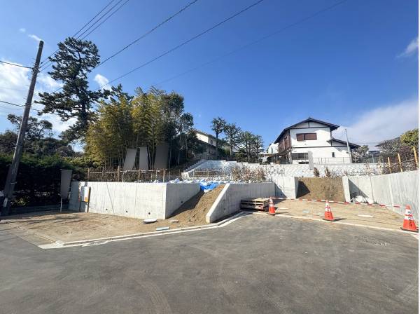 鵠沼らしい品格を纏う緑豊かな住宅街の一画