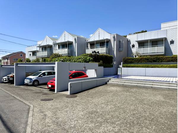 湘南らしい穏やかな空気感に包まれた、低層レジデンス。