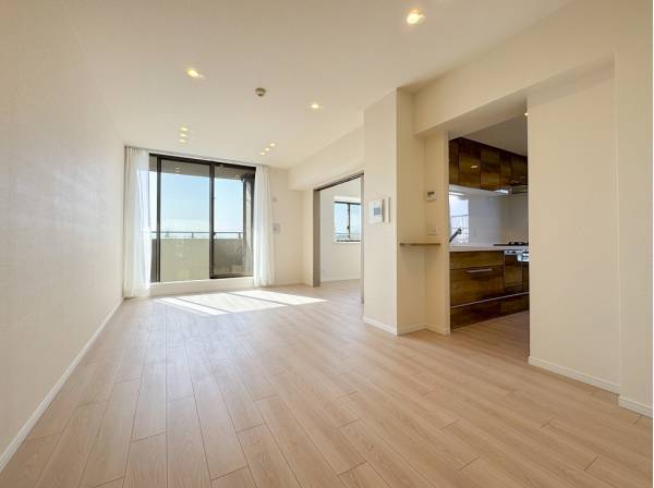 西側の洋室とLDKを合わせれば20帖超の広さに！