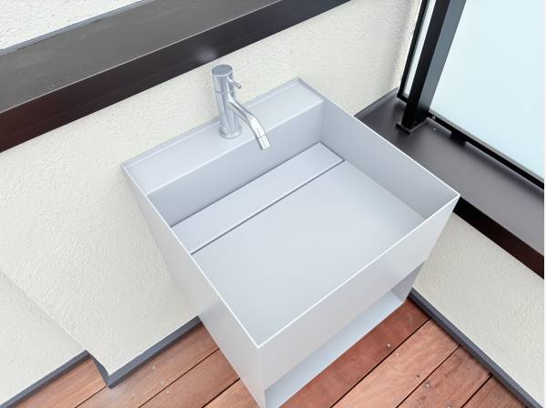 バルコニーにも水栓がございます！
