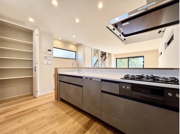 収納スペースも充実しております。