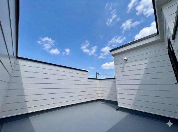 大型のルーフバルコニーでのんびりできます！