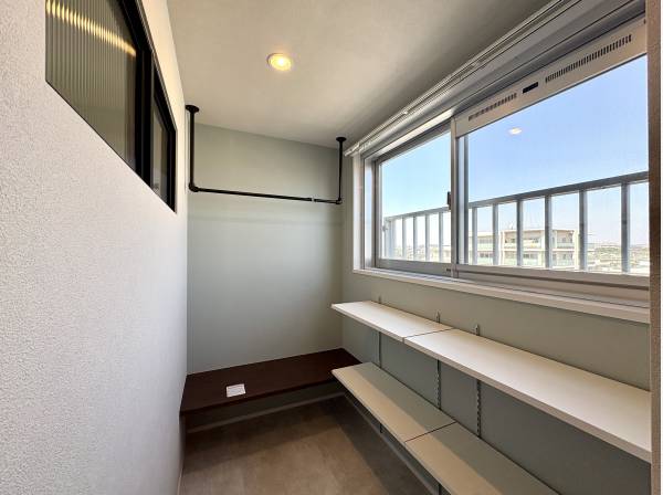 玄関横の土間収納スペース