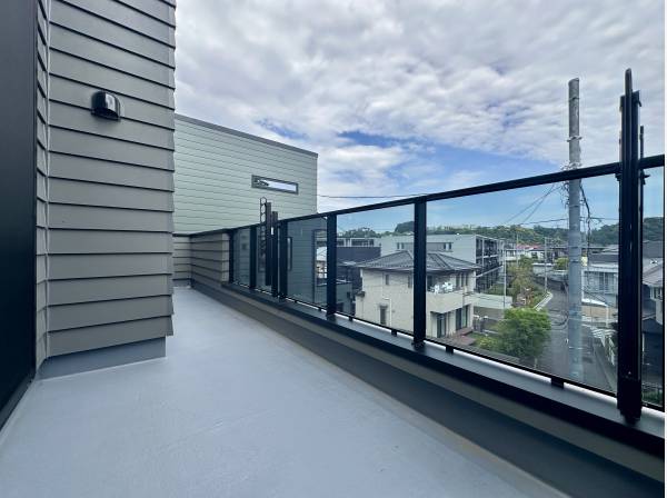 ２階バルコニーから開放感溢れる景色をご覧いただけます