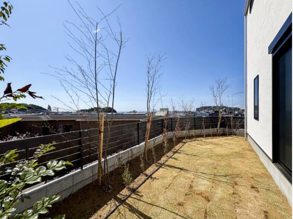 明るく広々としたガーデンスペース