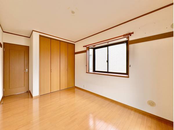 各居室には収納力のあるクローゼットを完備しております