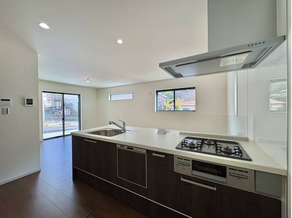 キッチンからはリビングで遊ぶお子様も見渡せます。