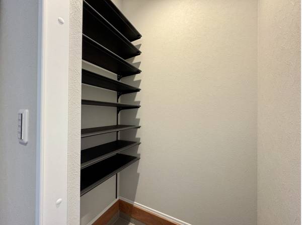 シューズインクローゼットもございます♪