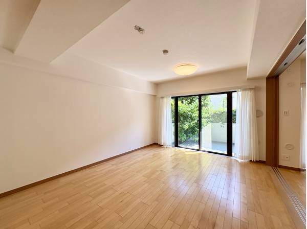 １階のお部屋ですが陽当たり良好！