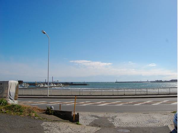 腰越海岸(約800ｍ)