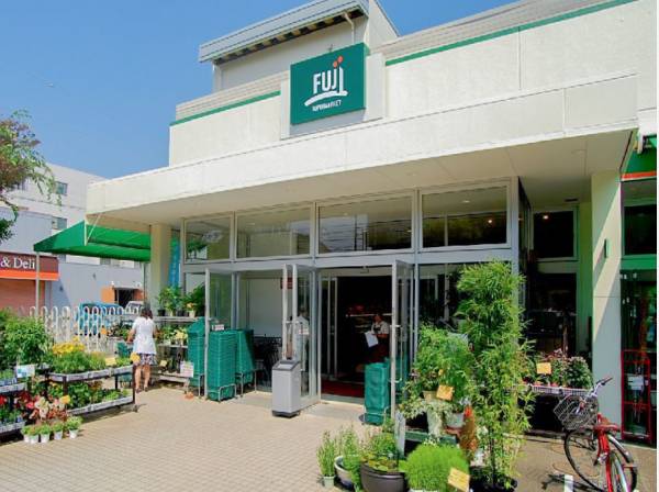 FUJIスーパー鵠沼店まで自転車で4分（約1.1km）