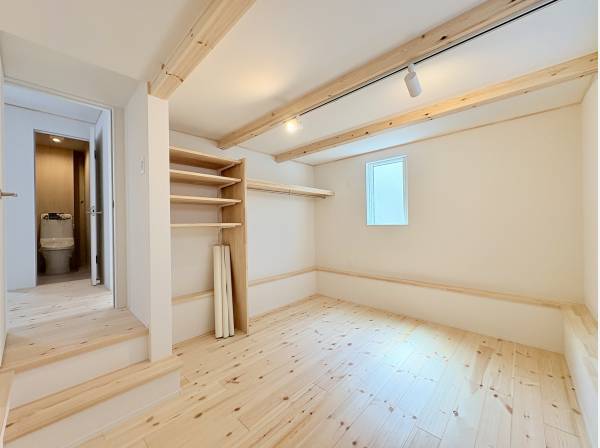 インサイドストッカー。映画や漫画楽しむプライベート空間