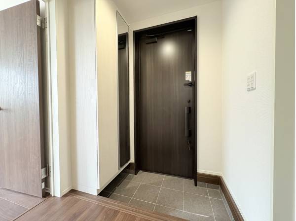 全身鏡の付いた玄関