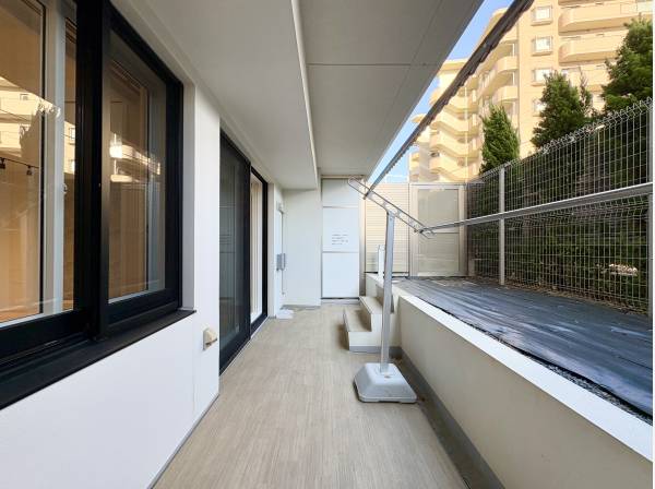テラスが備わるため、マンション特有の閉鎖感を感じません！