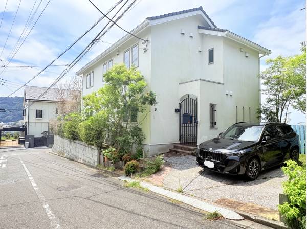 南ひな壇の閑静な住宅地