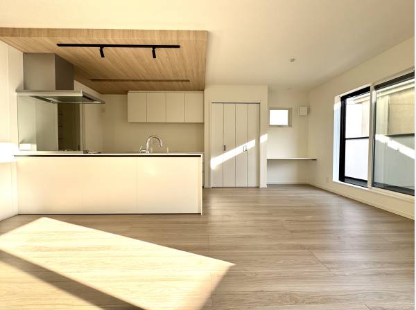 ダイニングとリビングがセパレートされ家具配置がしやすい形状