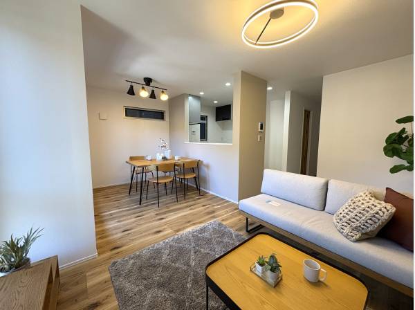 家具も配置され、生活イメージも湧きやすくなっています