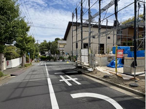 前面道路もゆったりなので駐車も楽々です。