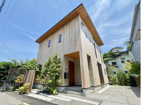 天然素材「屋久島地杉」の温もりを感じられます