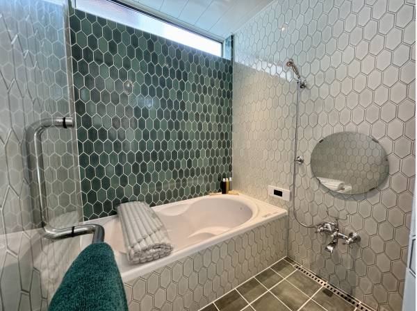 ゆったりとおくつろぎいただけるバスルーム