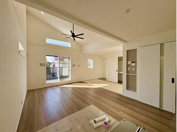 リビング横には約4帖の畳スペースが備わります