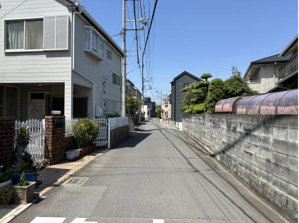 前面道路は広々