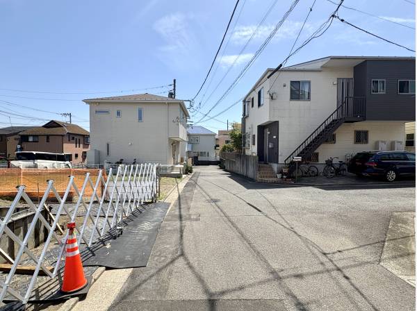 前面道路もゆったりで開放感を感じます。