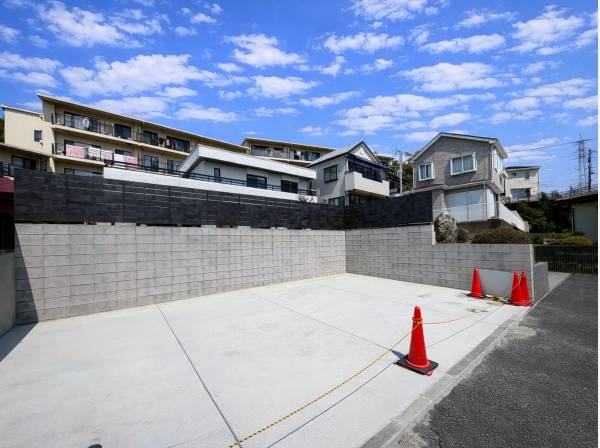 ゆったり4台分のカースペースでゲスト対応もOK。