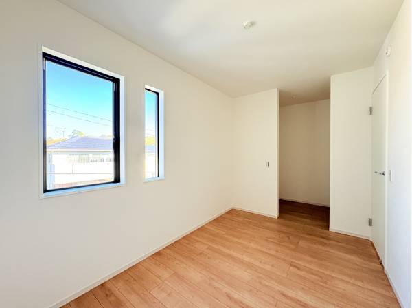 キッチン裏洋室６．１帖＋WIC