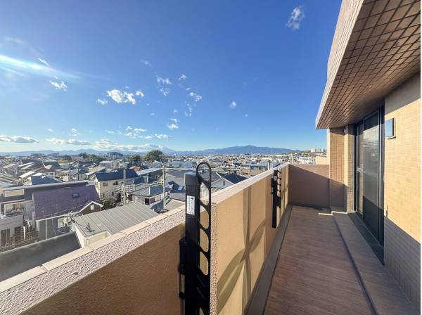 南西側にもセカンドバルコニーが備わっています